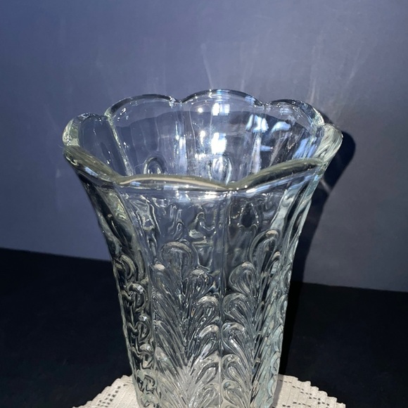 EO Brody Footed Glass Vase USA Vintage Floral Collectible Glassware - Picture 4 of 8